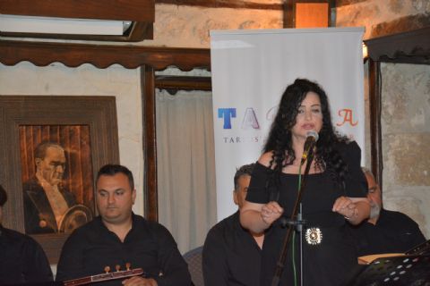 AŞIK MAHZUNİ ŞERİF, TADEKA’DA TÜRKÜLERİYLE ANILDI