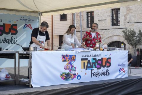 Büyükşehir’in ‘3. Uluslararası Tarsus Festivali’ Rengarenk Başladı