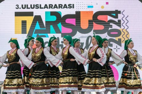 Büyükşehir’in ‘3. Uluslararası Tarsus Festivali’ Rengarenk Başladı