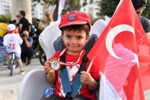 Tarsus’ta Çocuklar Bisiklet Şenliği Eğlenceli Bir Bayram Geçirdi!