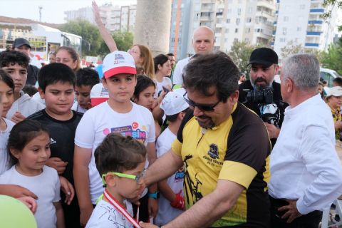Tarsus’ta Çocuklar Bisiklet Şenliği Eğlenceli Bir Bayram Geçirdi!