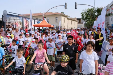 Tarsus’ta Çocuklar Bisiklet Şenliği Eğlenceli Bir Bayram Geçirdi!