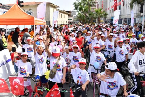 Tarsus’ta Çocuklar Bisiklet Şenliği Eğlenceli Bir Bayram Geçirdi!